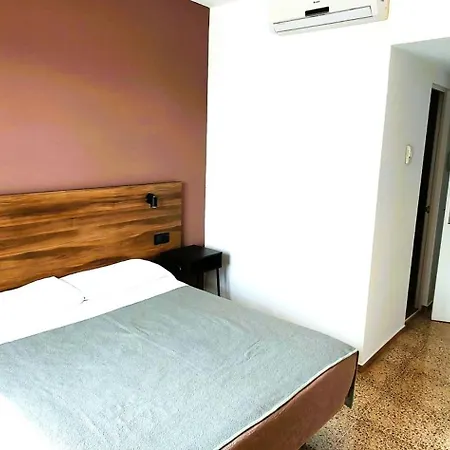 Hotel Octopus 2*