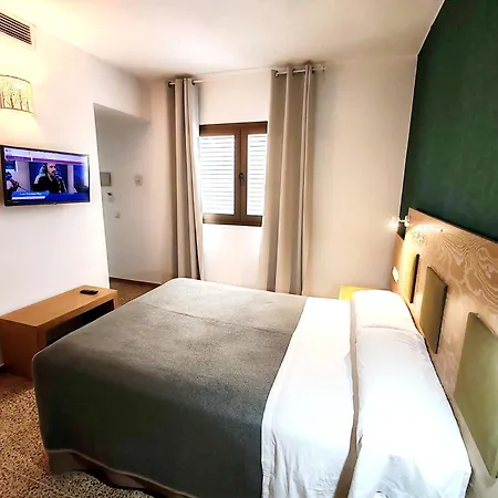 Octopus Hotel 2*